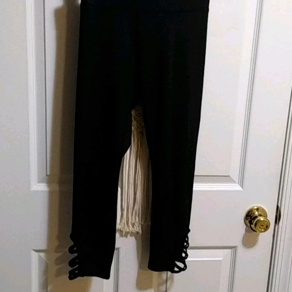 Black Capri Active leggings